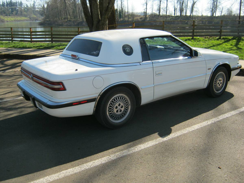 Illustration for article titled For $12,000, Could This 1990 Chrysler TC By Maserati Hijack Your Heart?